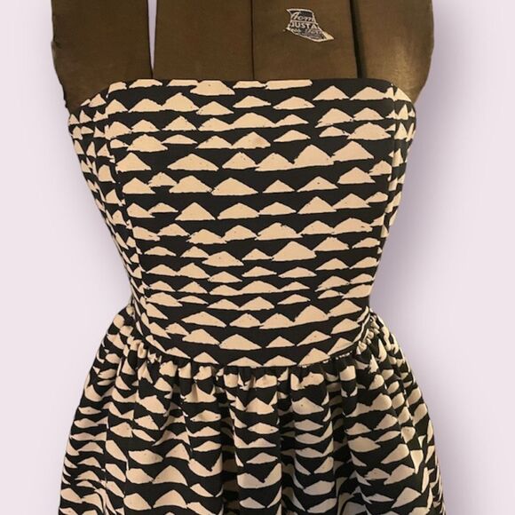 Forever 21 | Black and White Strapless Printed Dress - Picture 7 of 7